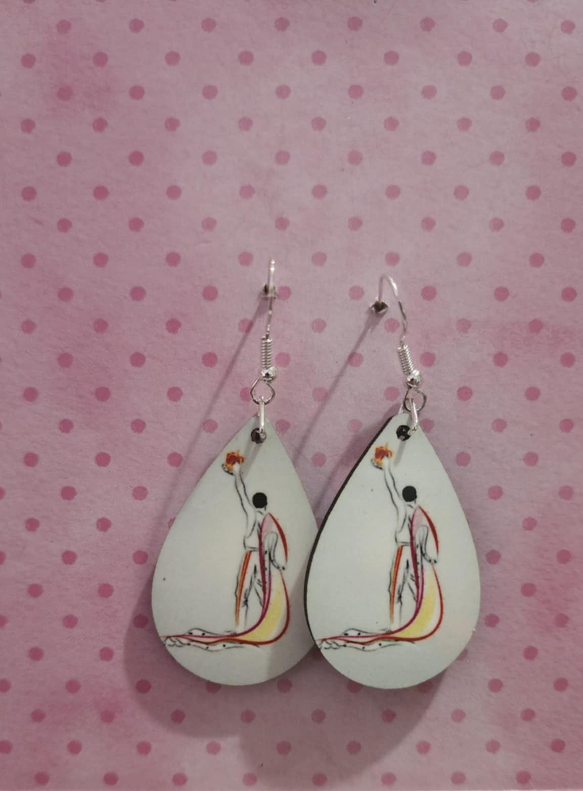 Queen Earrings